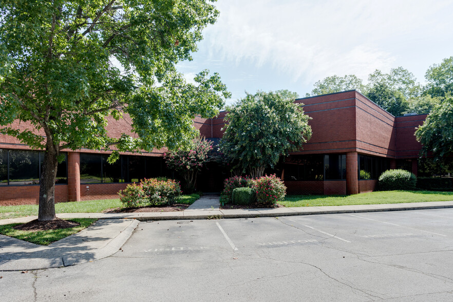 305 Tech Park Dr, La Vergne, TN for rent - Building Photo - Image 1 of 20