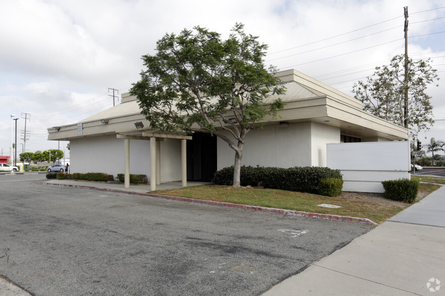 16001 Springdale St, Huntington Beach, CA for rent - Building Photo - Image 2 of 10