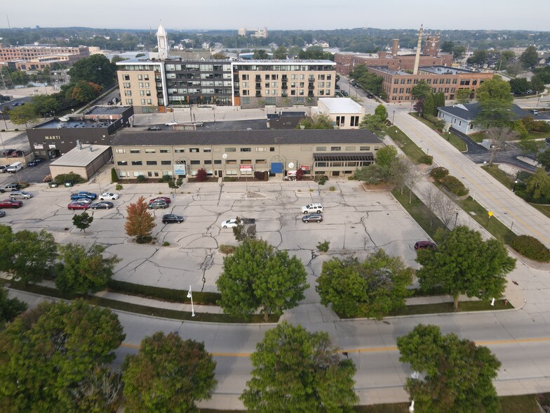 712 Riverfront Dr, Sheboygan, WI for sale - Building Photo - Image 1 of 1