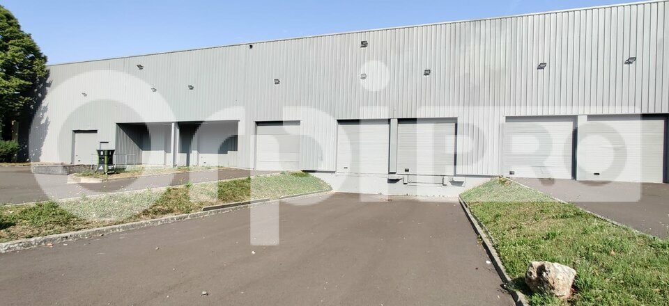 Light Industrial in Lisses to rent - Building Photo - Image 3 of 12