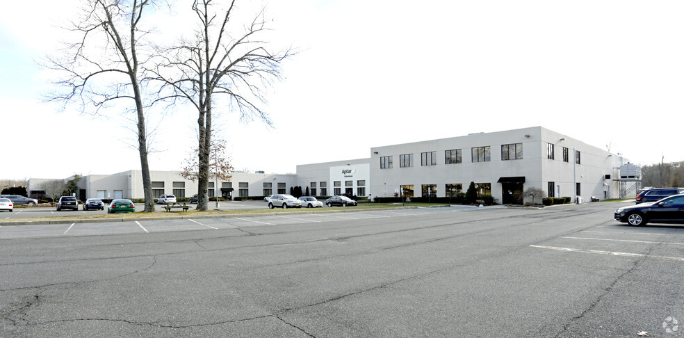 611 Industrial Way W, Eatontown, NJ for rent - Building Photo - Image 1 of 4