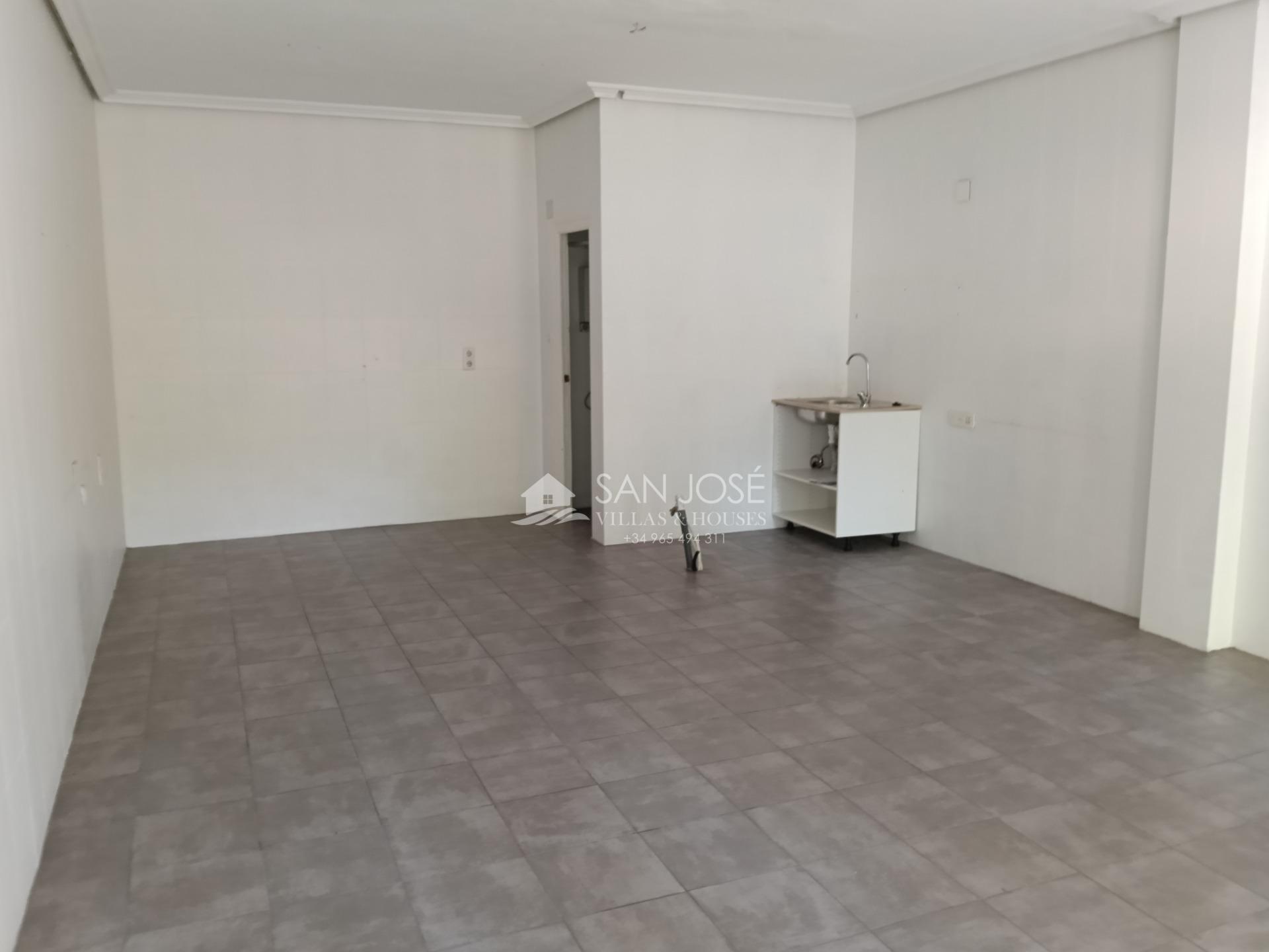 Retail in Aspe, Alicante to rent Interior Photo- Image 1 of 9