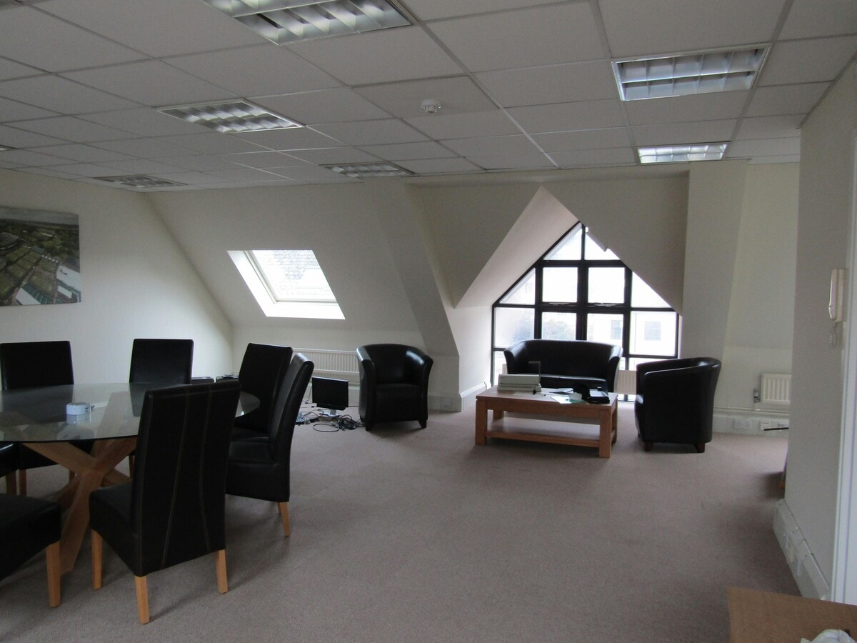 8 Milbanke Court, Milbanke Way, Bracknell, BKS RG12 1RP - Unit 8 -  - Interior Photo - Image 1 of 2