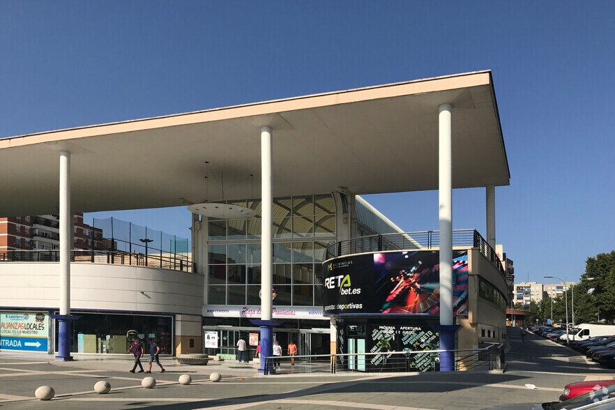 Retail in Fuenlabrada, Madrid to rent - Building Photo - Image 3 of 4