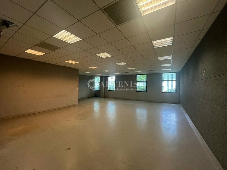 Office in Créteil to rent - Interior Photo - Image 2 of 10