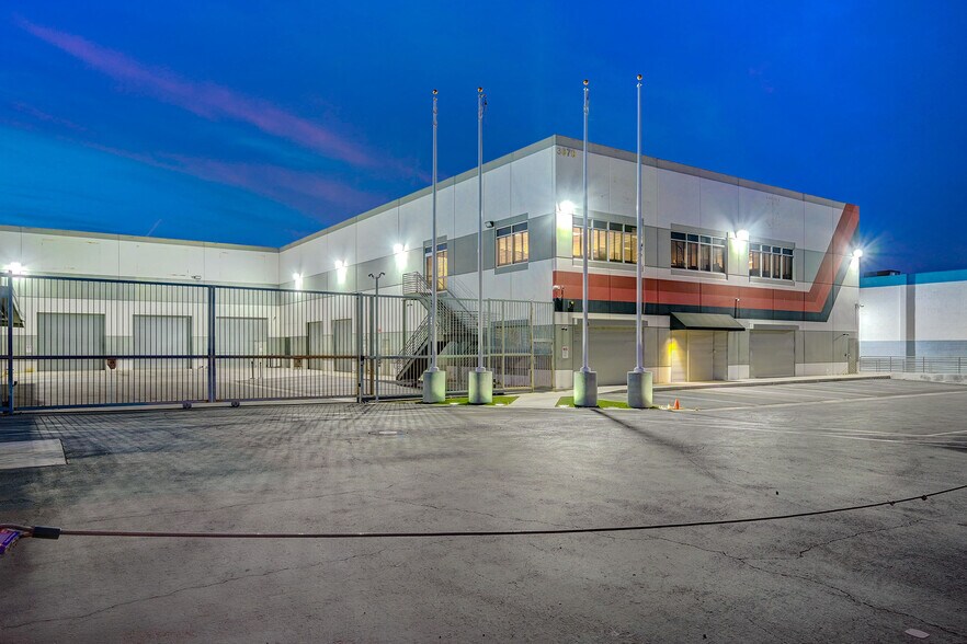 3670 W Oquendo Rd, Las Vegas, NV for sale - Building Photo - Image 1 of 9