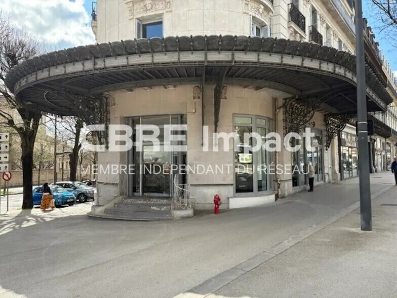 Retail in Dijon to rent - Building Photo - Image 3 of 6