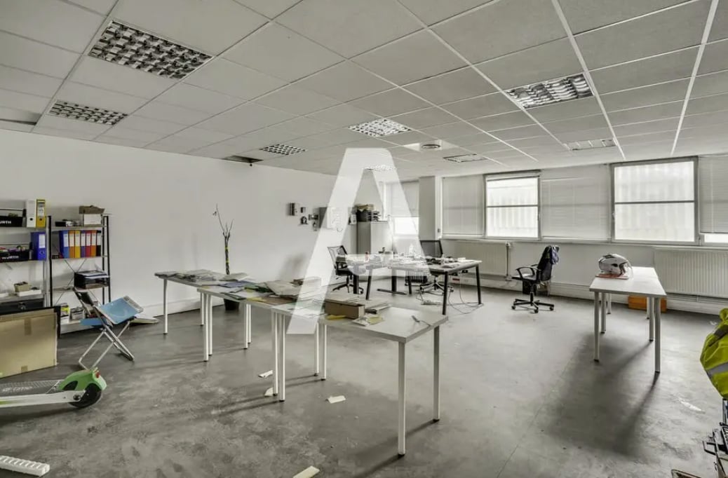 Industrial in Arcueil to rent Interior Photo- Image 1 of 3