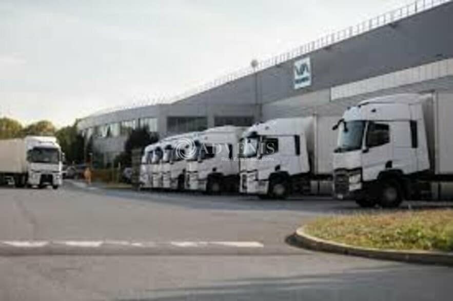 Industrial in Le Bourget to rent - Building Photo - Image 3 of 4