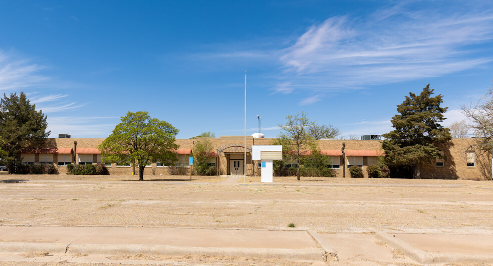 400 West Ave, Levelland, TX for sale - Building Photo - Image 1 of 1