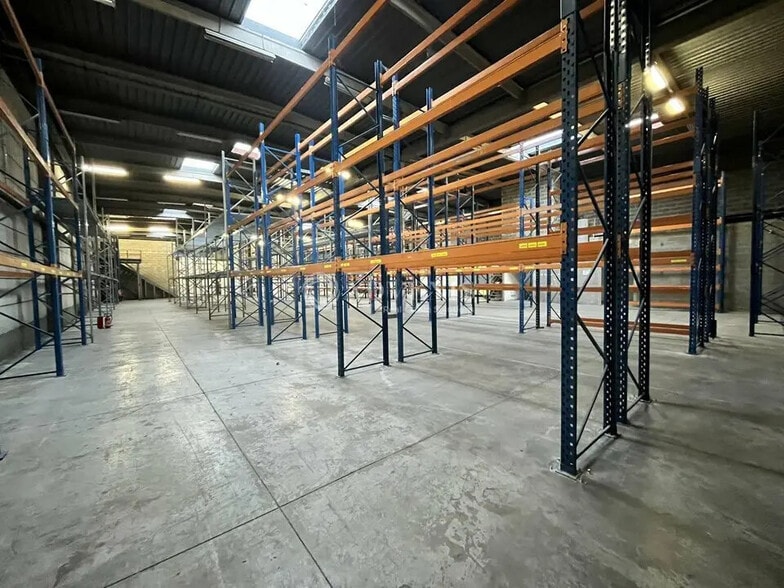 Industrial in Villeneuve-la-Garenne to rent - Interior Photo - Image 3 of 7