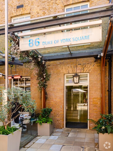 86 Duke Of York Sq, London to rent - Building Photo - Image 3 of 4
