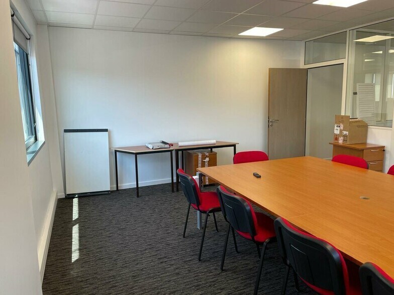Office in Meyzieu to rent - Interior Photo - Image 3 of 9