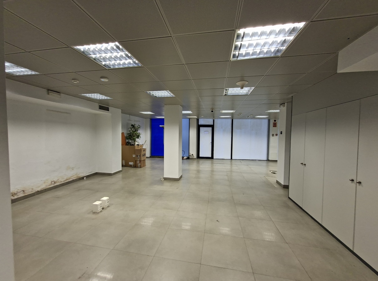 Carrer de Mozart, 43, Santa Coloma de Gramenet, BAR 08921 - Unit Puerta B - - Interior Photo - Image 2 of 12
