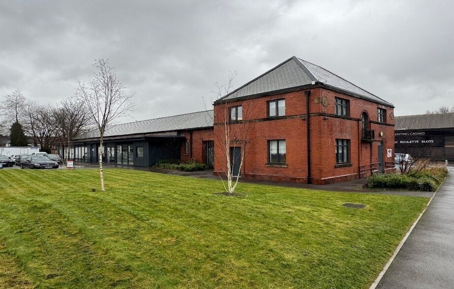 Cromwell Rd, Salford to rent - Building Photo - Image 2 of 7
