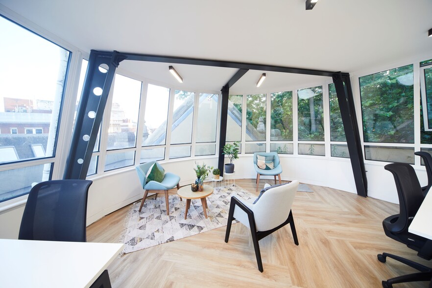 1 Earlham St, London to rent - Building Photo - Image 2 of 7