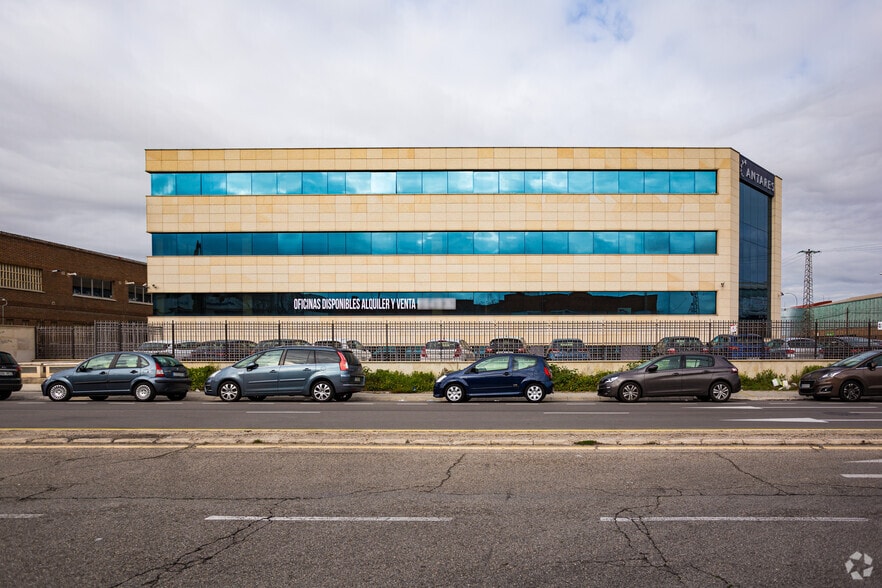 Calle Industrias, 4, Alcorcón, Madrid to rent - Building Photo - Image 2 of 6