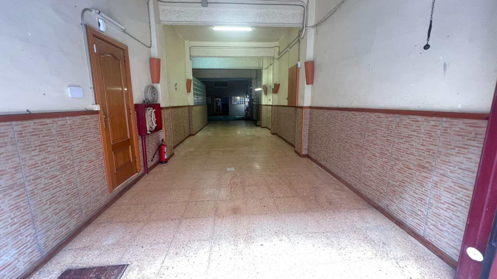 Santa Coloma de Gramenet, BAR 08921 -  -  - Interior Photo - Image 1 of 12