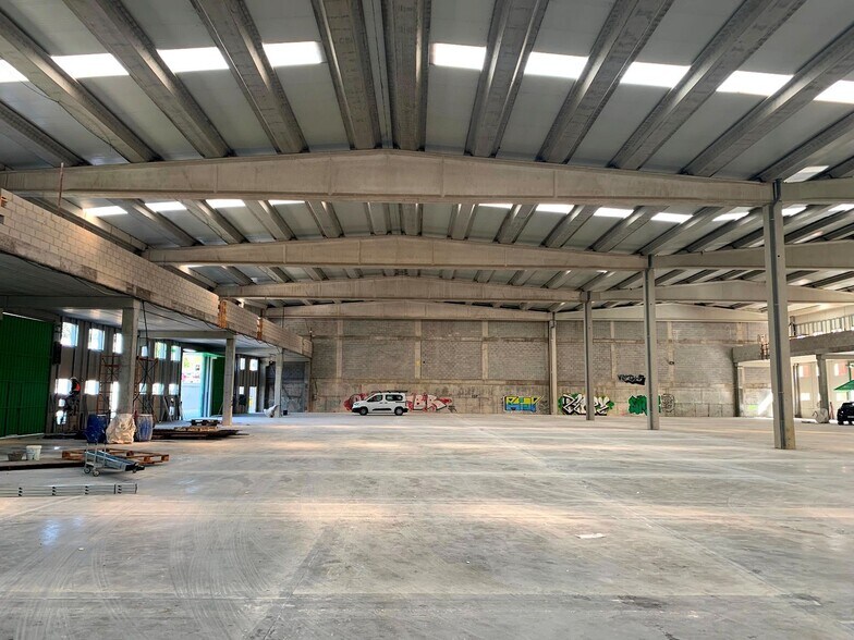 Industrial in San Agustín del Guadalix, Madrid to rent - Building Photo - Image 2 of 11