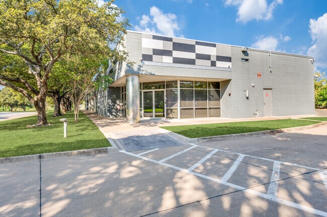 More details for 10105 W Technology Blvd, Dallas, TX - Industrial to Rent