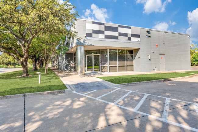 More details for 10105 W Technology Blvd, Dallas, TX - Industrial for Rent