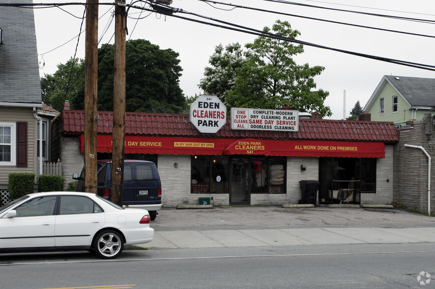 541 Pontiac Ave, Cranston, RI for sale - Building Photo - Image 2 of 3