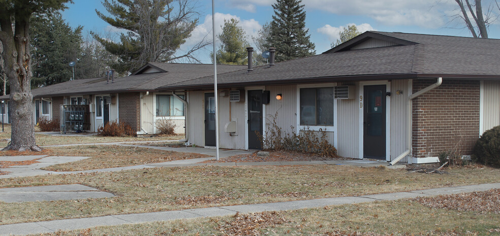 1000 Hazel St, Pella, IA for sale - Building Photo - Image 1 of 1