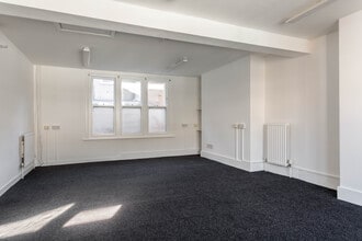 Bath Rd, Bristol to rent Interior Photo- Image 2 of 12