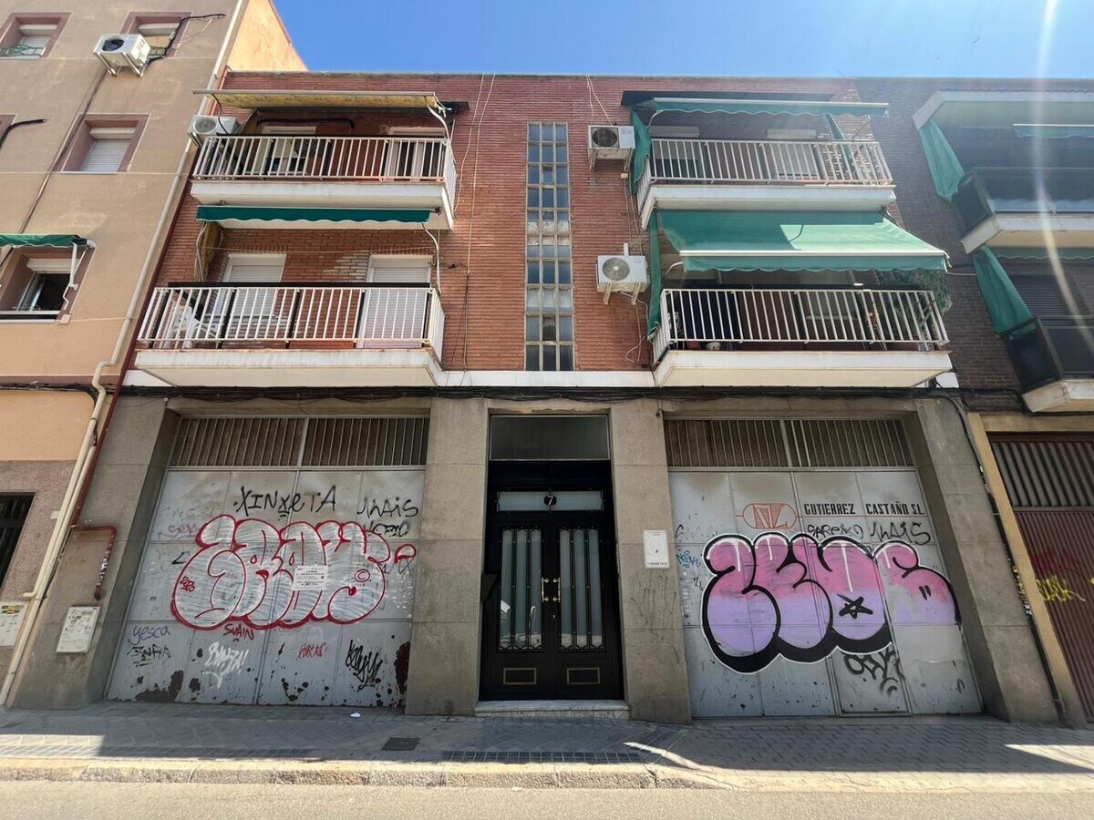 Madrid, MAD 28025 - Unit 01 -  - Interior Photo - Image 1 of 6