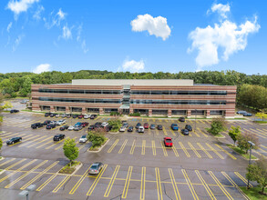 900 N Squirrel Rd, Auburn Hills, MI for rent Building Photo- Image 1 of 12