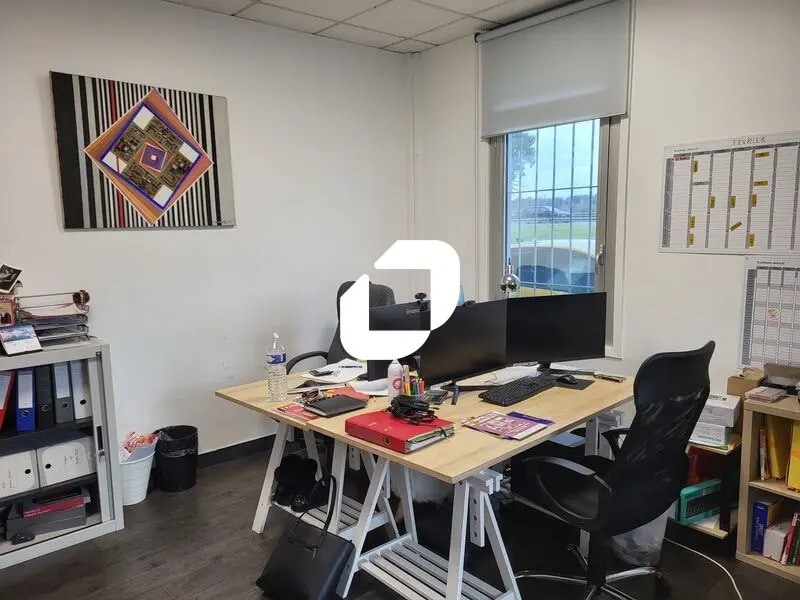 Location Bureaux 65 m² - Photo 1