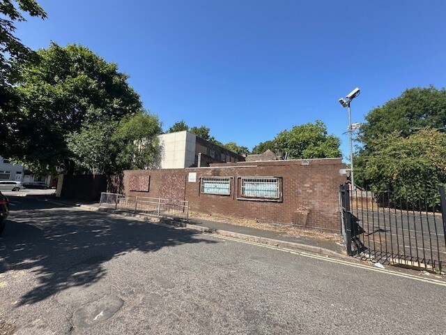 413 Newhampton Rd W, Wolverhampton to rent - Building Photo - Image 2 of 2