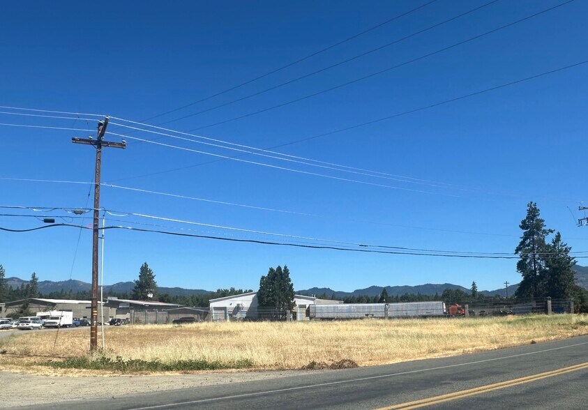 434 Pleasant Valley Rd, Merlin, OR for sale - Building Photo - Image 2 of 4