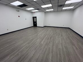 2111 W Swann Ave, Tampa, FL to rent Interior Photo- Image 2 of 8