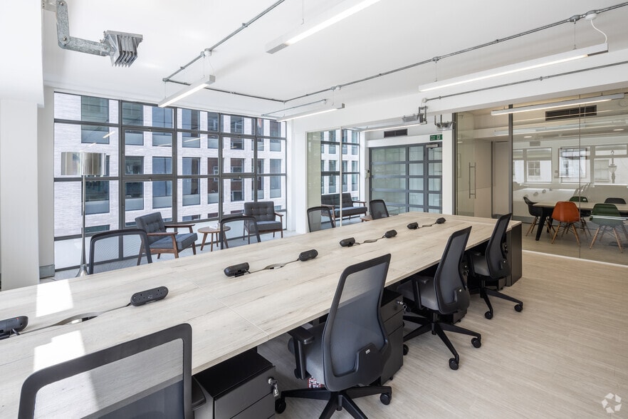 76-78 Charlotte St, London to rent - Interior Photo - Image 3 of 7