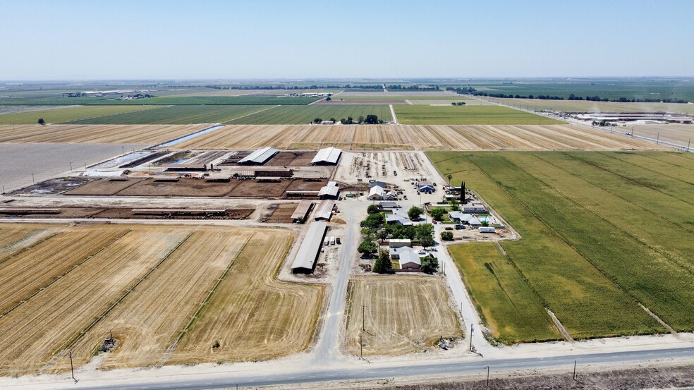 18187 I Dr, Tulare, CA for sale - Primary Photo - Image 1 of 1