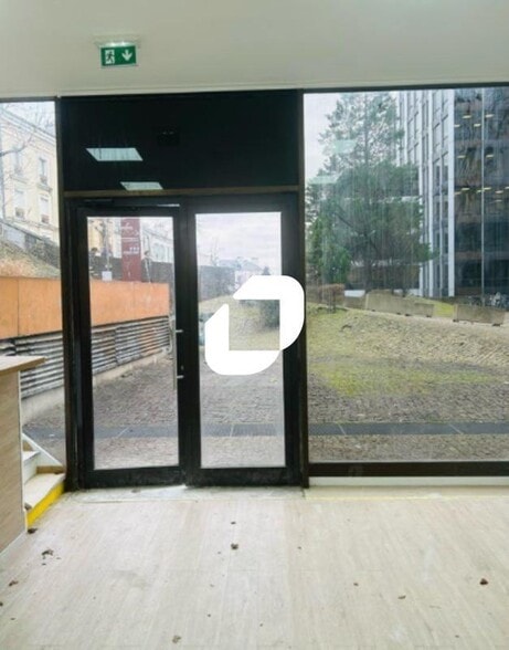 Light Industrial in Saint-Cloud to rent - Interior Photo - Image 3 of 4