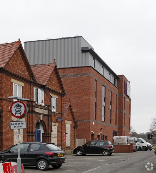 Fred Archer Way, Newmarket to rent - Building Photo - Image 3 of 7