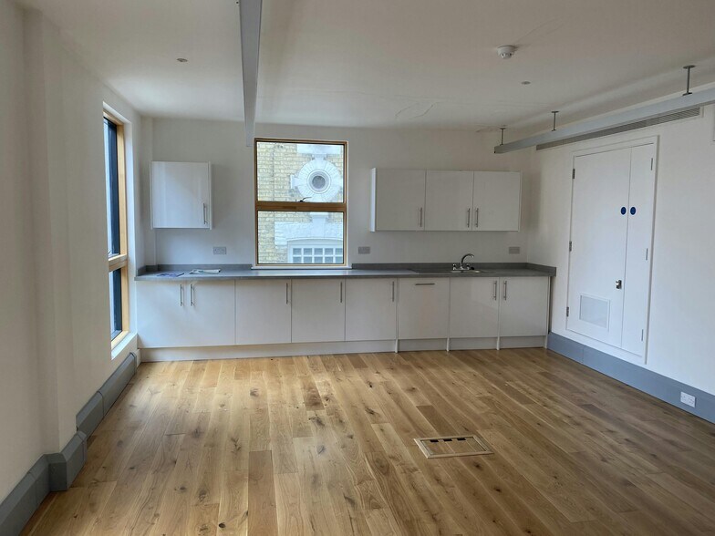 Kew Rd, Richmond to rent - Building Photo - Image 3 of 7