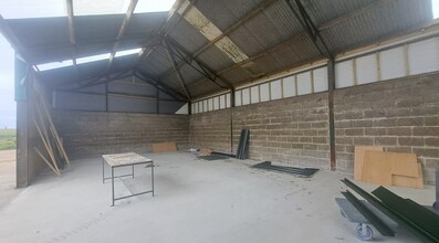 Northampton Rd, Stoke Goldington to rent Interior Photo- Image 2 of 2