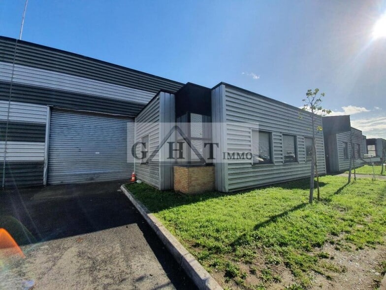 Industrial in Le Bourget to rent - Building Photo - Image 2 of 5