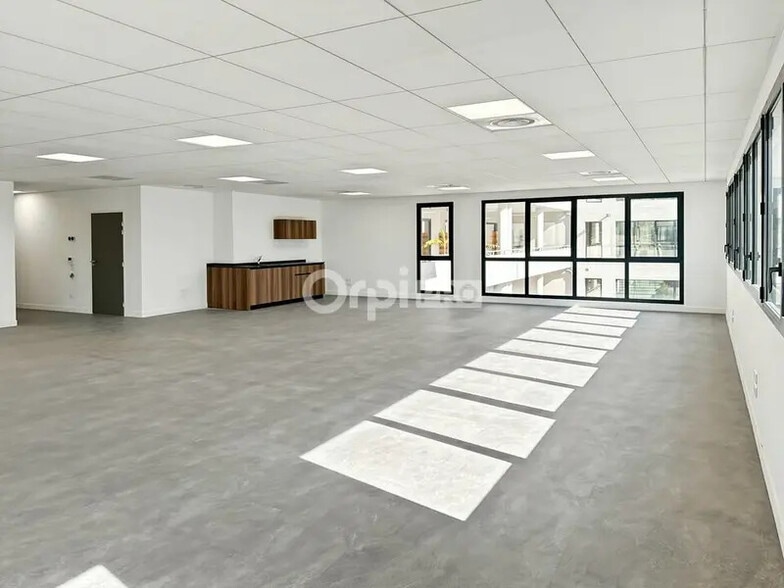 Office in Aubagne to rent - Interior Photo - Image 3 of 6
