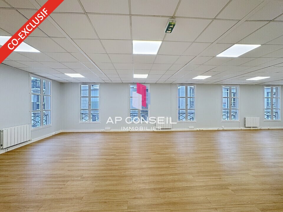 Office in Saint-Germain-en-Laye to rent Interior Photo- Image 1 of 8
