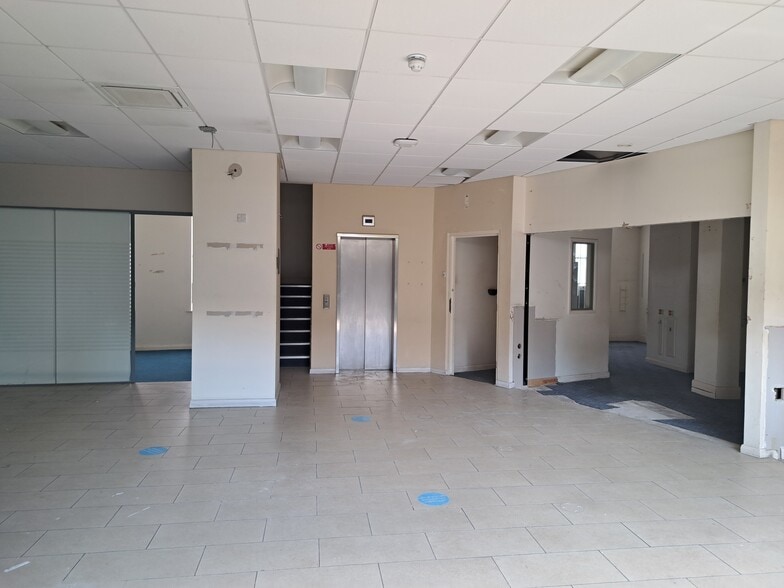 65-66 Market Pl, Chippenham for sale - Building Photo - Image 3 of 4