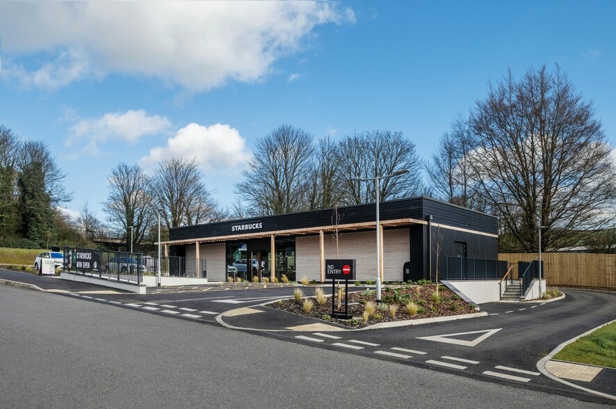 Co-op, Starbucks and Ionity Investment portfolio of 3 properties for sale on LoopNet.co.uk - Building Photo - Image 2 of 18