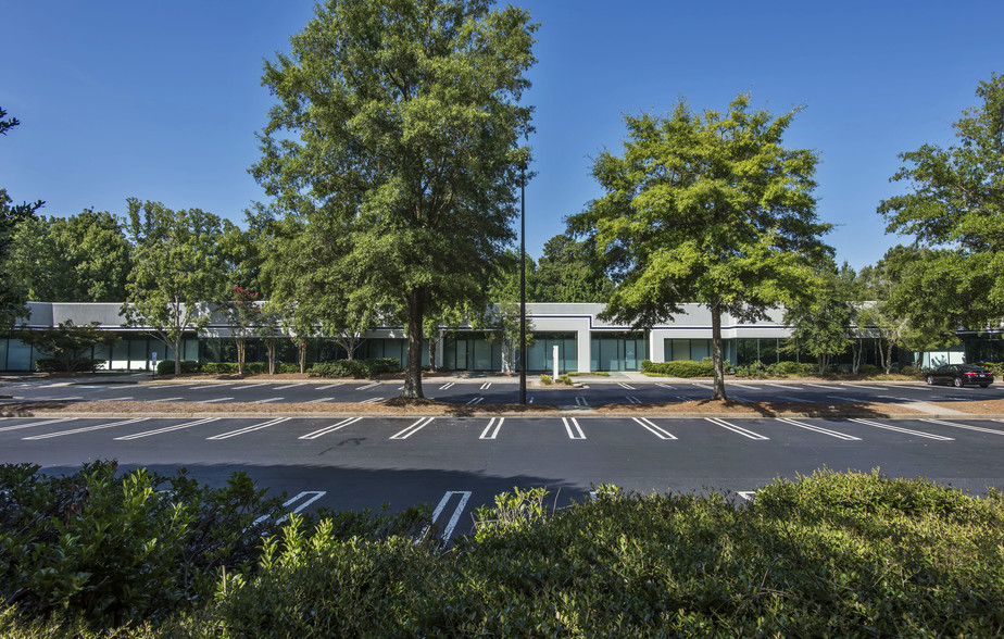 100 Chastain Center Blvd, Kennesaw, GA for rent - Building Photo - Image 2 of 17