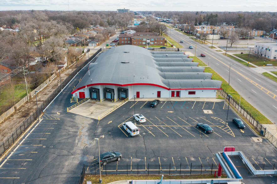 21630 W 7 Mile Rd, Detroit, MI for sale - Building Photo - Image 2 of 11