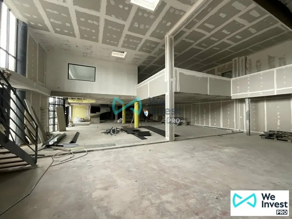 Retail in Saint-Thibault-des-Vignes for sale Interior Photo- Image 1 of 3