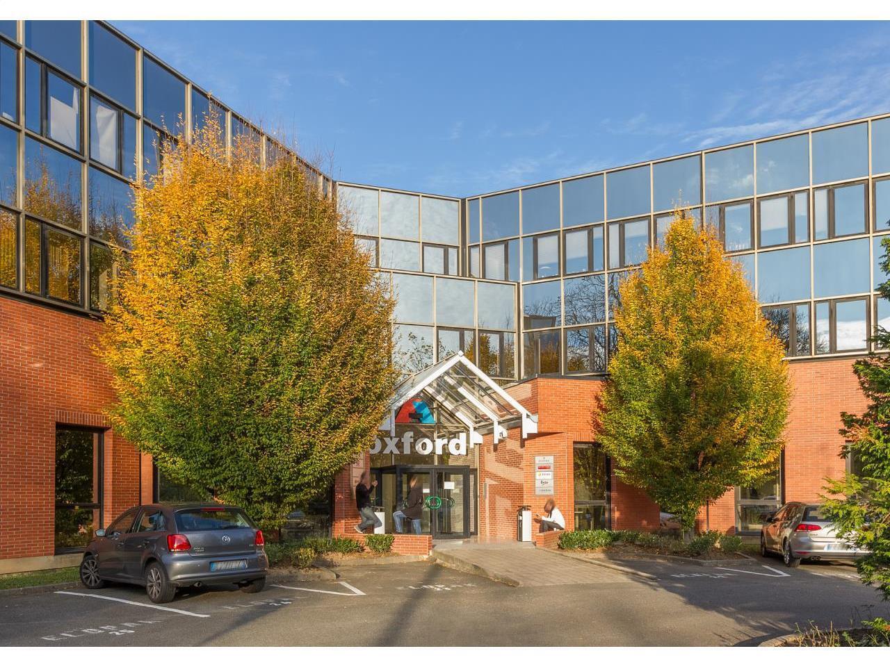 12 Rue Du Fort De Saint-Cyr, Montigny-le-Bretonneux to rent Primary Photo- Image 1 of 6