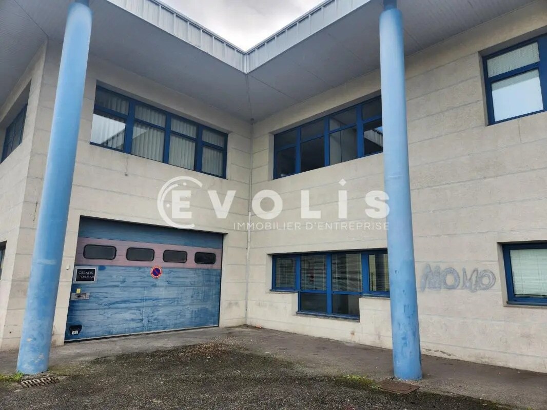 Office in Bron to rent Building Photo- Image 1 of 21